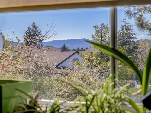 #301-9900 Fifth St, Sidney, BC -  With View