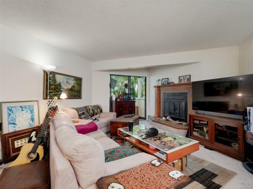 #301-9900 Fifth St, Sidney, BC - Indoor Photo Showing Living Room