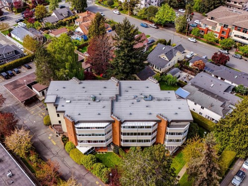 #301-9900 Fifth St, Sidney, BC - Outdoor With View