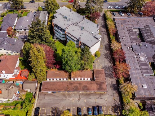 #301-9900 Fifth St, Sidney, BC - Outdoor With View
