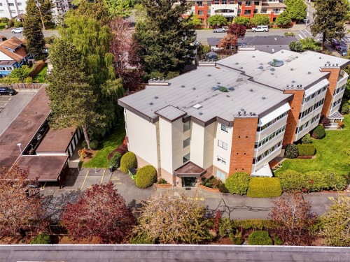 #301-9900 Fifth St, Sidney, BC - Outdoor
