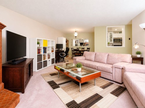 #301-9900 Fifth St, Sidney, BC - Indoor Photo Showing Living Room