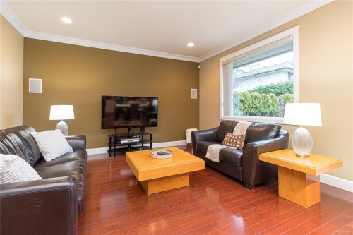 4073 Longview Dr, Saanich, BC 