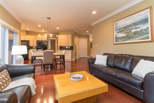 4073 Longview Dr, Saanich, BC 