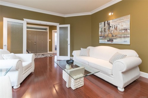 4073 Longview Dr, Saanich, BC 