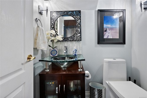 9713 Second St, Sidney, BC - Indoor