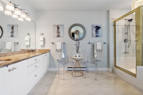 9713 Second St, Sidney, BC - Indoor Photo Showing Bathroom