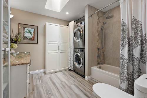 9713 Second St, Sidney, BC - Indoor Photo Showing Laundry Room