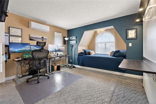 9713 Second St, Sidney, BC - Indoor