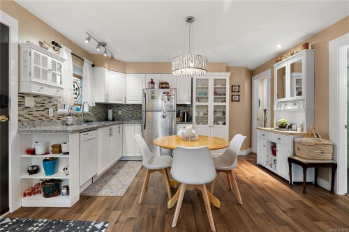 9713 Second St, Sidney, BC - Indoor Photo Showing Dining Room