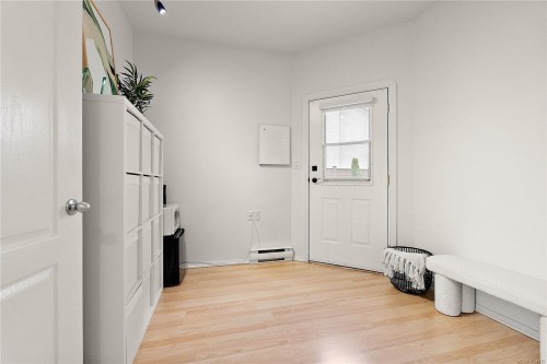 9713 Second St, Sidney, BC - Indoor Photo Showing Other Room