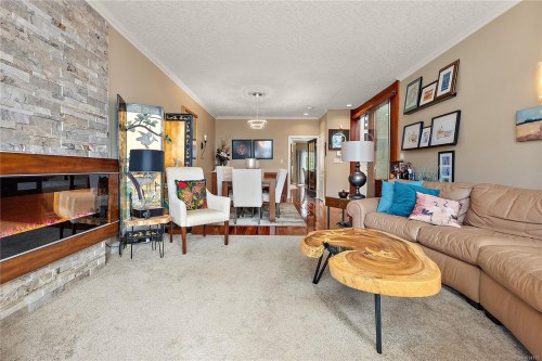 9713 Second St, Sidney, BC - Indoor Photo Showing Living Room With Fireplace
