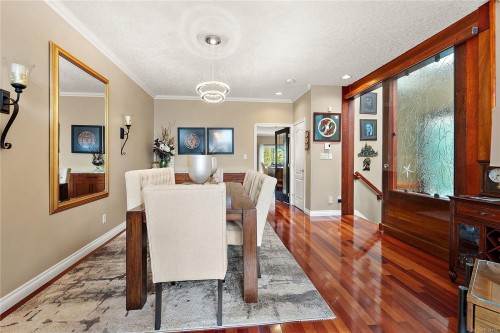 9713 Second St, Sidney, BC - Indoor