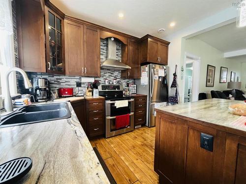17 Clinton Street, Amherst, NS 