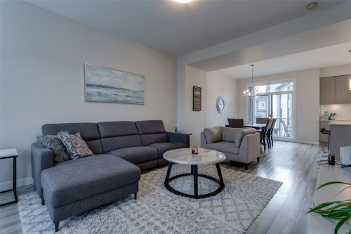 4-170 Celano Crescent, Kelowna, BC - Indoor Photo Showing Living Room