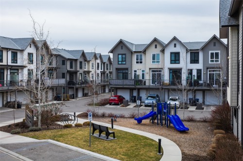 4-170 Celano Crescent, Kelowna, BC - Outdoor With Facade