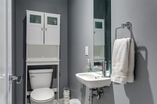 4-170 Celano Crescent, Kelowna, BC - Indoor Photo Showing Bathroom
