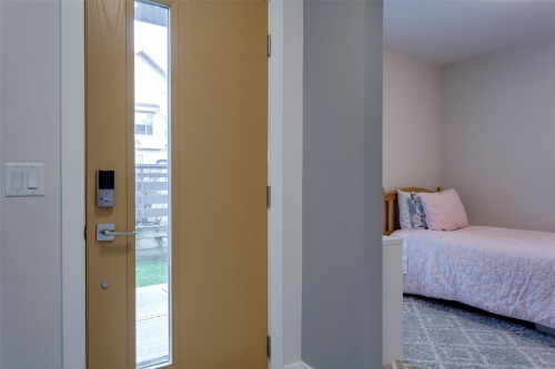 4-170 Celano Crescent, Kelowna, BC - Indoor Photo Showing Bedroom