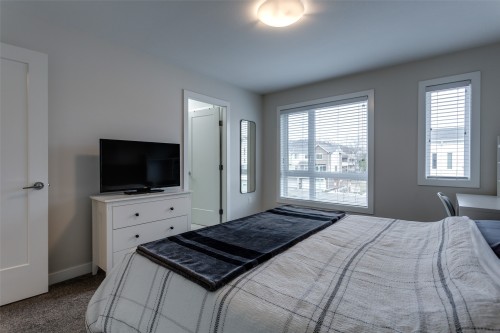 4-170 Celano Crescent, Kelowna, BC - Indoor Photo Showing Bedroom