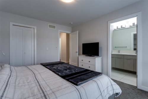 4-170 Celano Crescent, Kelowna, BC - Indoor Photo Showing Bedroom
