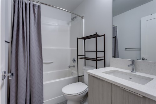 4-170 Celano Crescent, Kelowna, BC - Indoor Photo Showing Bathroom