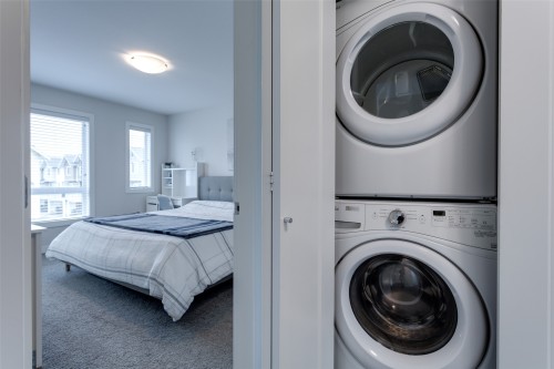 4-170 Celano Crescent, Kelowna, BC - Indoor Photo Showing Laundry Room