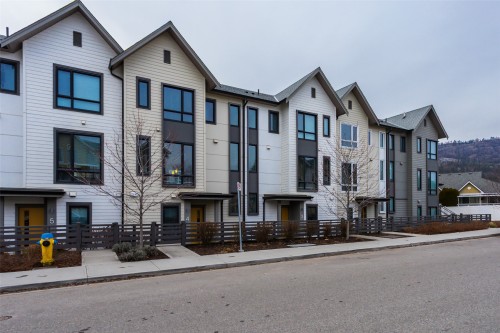 4-170 Celano Crescent, Kelowna, BC - Outdoor With Facade