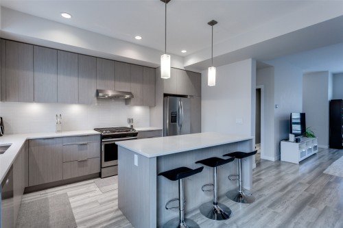 4-170 Celano Crescent, Kelowna, BC - Indoor Photo Showing Kitchen With Stainless Steel Kitchen With Upgraded Kitchen