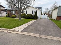 27 Woodstone CRES Moncton, NB E1G 1W3