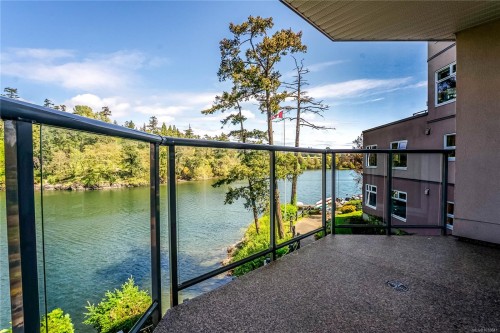 #106-1083 Tillicum Rd  Esquimalt, BC V9V 7L7