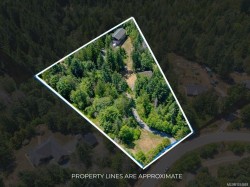 1890 Pierce Way Qualicum Beach, BC V9K 2V1
