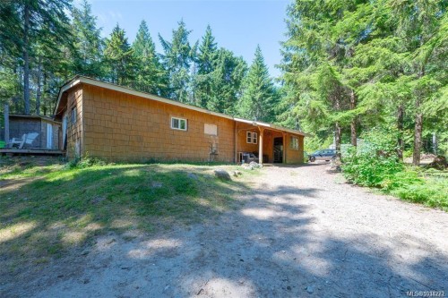 300 Oakdowne Rd, Qualicum Beach, BC 