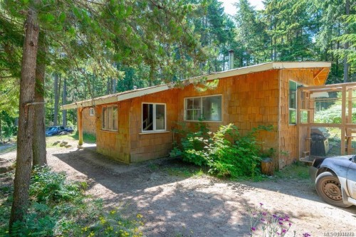 300 Oakdowne Rd, Qualicum Beach, BC 