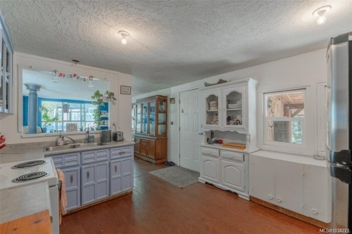 300 Oakdowne Rd, Qualicum Beach, BC 