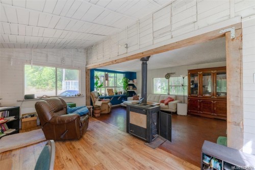 300 Oakdowne Rd, Qualicum Beach, BC 