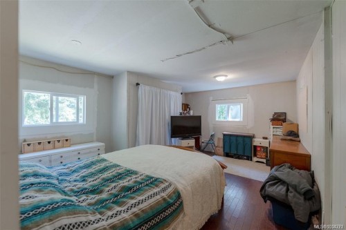 300 Oakdowne Rd, Qualicum Beach, BC 