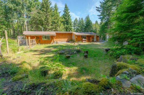300 Oakdowne Rd, Qualicum Beach, BC 