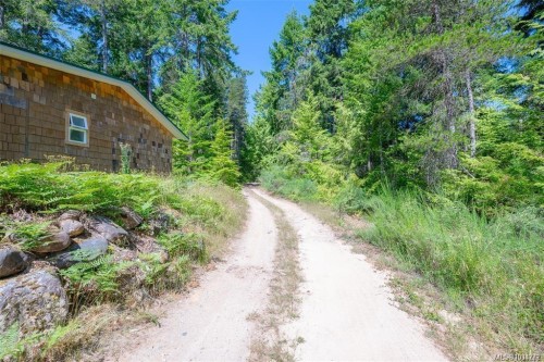 300 Oakdowne Rd, Qualicum Beach, BC 