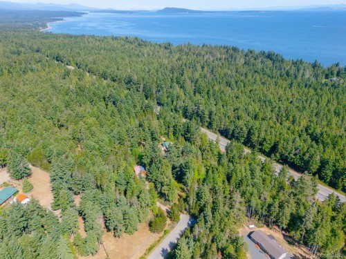 300 Oakdowne Rd, Qualicum Beach, BC 