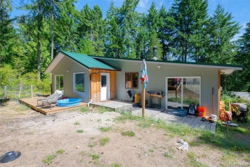300 Oakdowne Rd, Qualicum Beach, BC 
