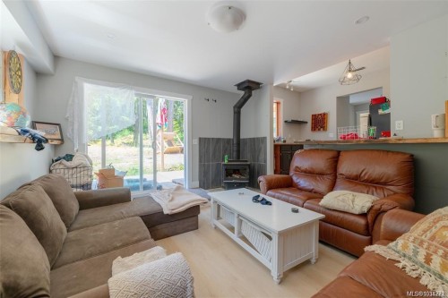 300 Oakdowne Rd, Qualicum Beach, BC 