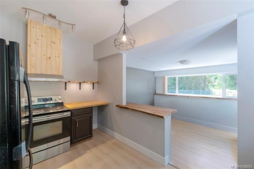 300 Oakdowne Rd, Qualicum Beach, BC 