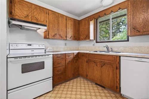 645 Summit Pl, Comox, BC 