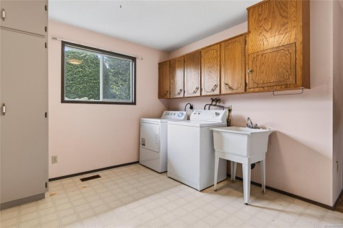 645 Summit Pl, Comox, BC 