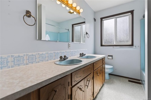 645 Summit Pl, Comox, BC 
