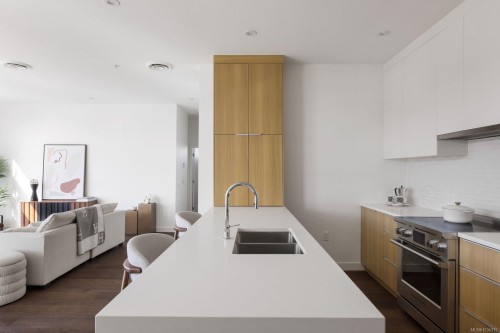 #206-9570 Fifth St, Sidney, BC - Indoor Photo Showing Kitchen With Double Sink With Upgraded Kitchen