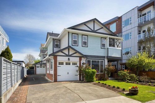 1-9875 Third St, Sidney, BC - Outdoor With Facade
