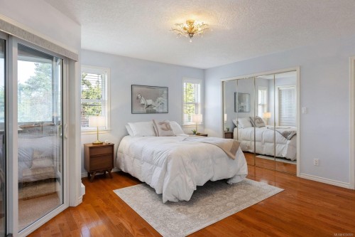 1-9875 Third St, Sidney, BC - Indoor Photo Showing Bedroom