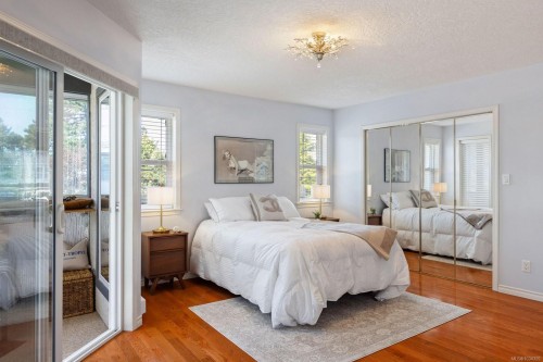 1-9875 Third St, Sidney, BC - Indoor Photo Showing Bedroom