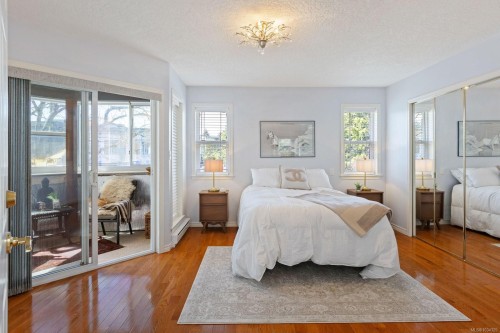 1-9875 Third St, Sidney, BC - Indoor Photo Showing Bedroom